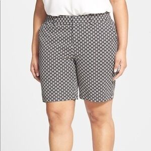 DKNY Bermuda Black and White Pattern Shorts Size 4